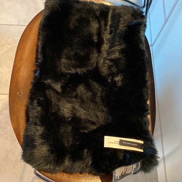 Ann Taylor reversible snood scarf New! - Picture 2 of 12